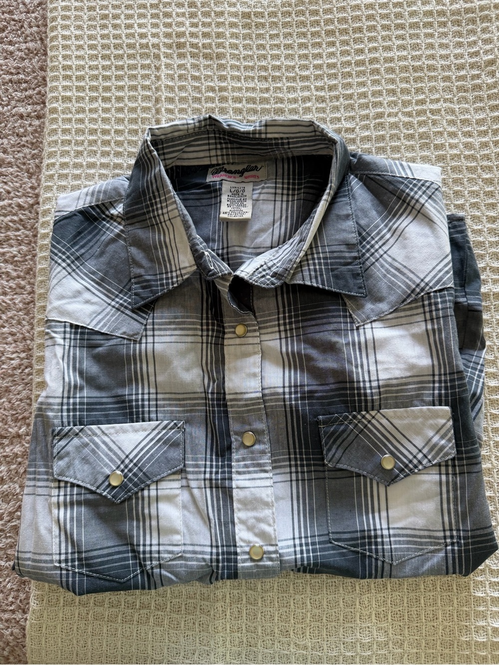 Women’s wrangler Plaid Button-Up Shirt - Red/White and Black/White. - Picture 7 of 12